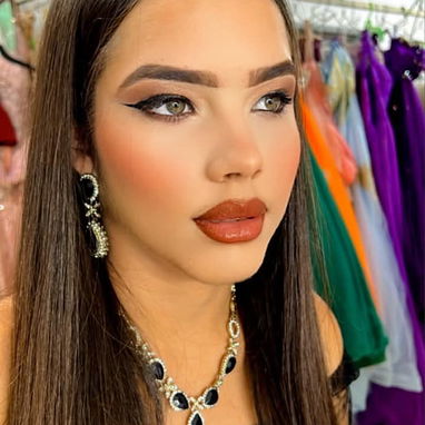 Estilista para fiestas de 15, bodas y eventos especiales, maquillaje de noche y sencillos - Img 93867058