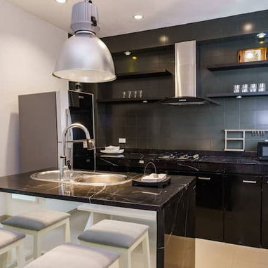 Encantador y espacioso apartamento de 2 habitaciones disponible en Vedado - Img 125866213