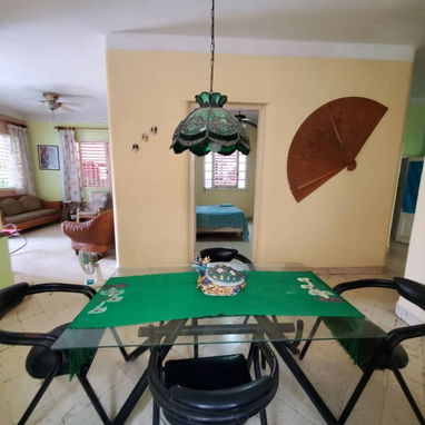 Se vende / Venta de Casa en Playa, La Habana en 15 e/ 70 y 72 - Img 116600223