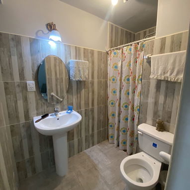 En venta casa colonial en la Habana Vieja. Toda la esquina, excelente para negocio!! - 9/10