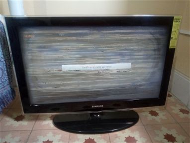 Se vende TV monitor Led 32 pulg. con defecto en pantalla - Img main-image