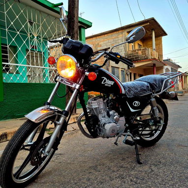 MOTO GN 4 TIEMPO  👇🏻CARACTERÍSTICAS 👇🏻  ■MARCA DIANA  ■GN 125 CC Modelo f ■Todo de fabrica okm  ■Papeles directo a c - 3/4