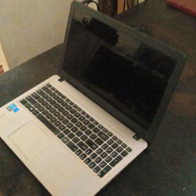 Laptop de uso - 2/3