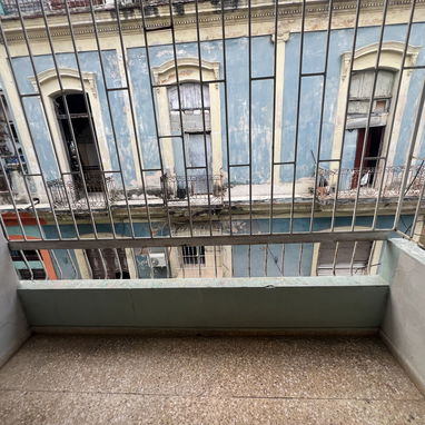 Vendo casa en centro habana (campanario y san Miguel) papeles en regla en 35 mil  USD  3 cuartos  3 balcones  2 baños  C - Img 126679196