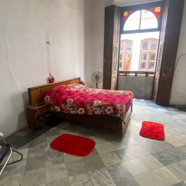 Buenas tardes se vende esta casa en 7500 usd en la habana vieja,parque cristo.Se deja con un juego de comedor, refrigera - 3/10