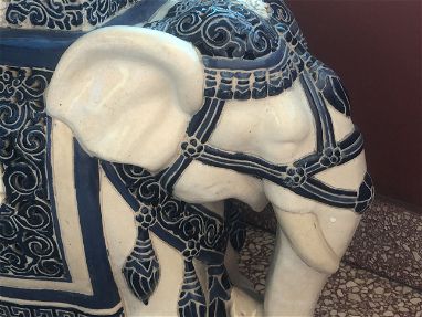 Elefante de porcelana - Img 66664050