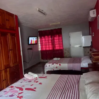 Renta con 5 habitaciones en la playa de Guanabo,  REBAJA DE PRECIO,  +53 52463651  ,1Piscina para adultos y 1 de niños - Img 82092824