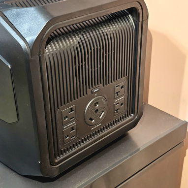 "OUPES MEGA 2 PRO"  POTENCIA PICO: 3900 W  POTENCIA CONTINUA: 2500 W  CAPACIDAD:2048 Wh, AMPLIABLE HASTA 10.24kWh con BA - 3/5