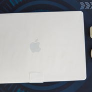 Apple laptop MacBook Air.2026. 15 Pulgadas con chip M5 memoria unificada de 16GB SSD 512GB, Nueva A Estrenar sin caja co - Img 56822262
