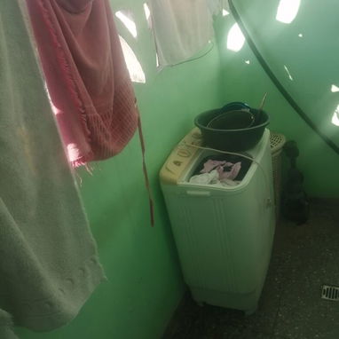 Vendo apartamento en la zona 18 de alamar de 2 cuartos 5to piso - Img 122220495
