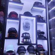 Gorras New Era cerradas semicurva y regulables - Img 58202947