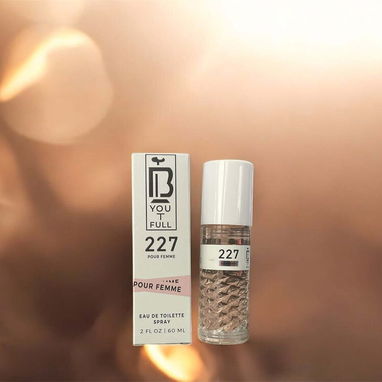 fragancia YOU T FULL 227 para mujer de 60ml, inspirada en Her Bravery - 2/3