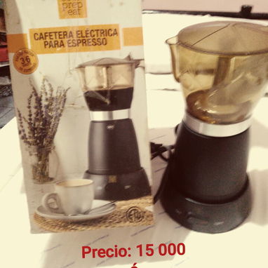 Vendo cafetera electrica 6 tasas y Moledora de alimentos/picador de especies - Img 126049040