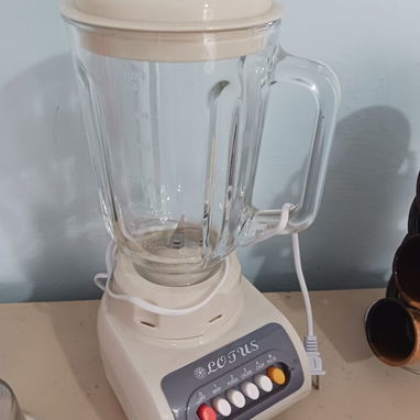 Licuadora con jarra de vidrio y triturador de especias. - 2/3