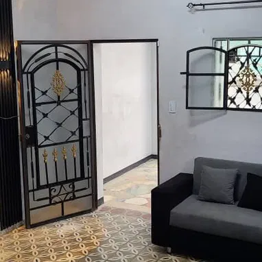🏠 CASA EN VENTA - biplanta de 2 cuartos con balcón y placa libre | GU-001 - 2/10