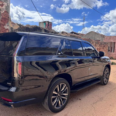 Vendo o negocio Cadillac Escalade del 2023 en vin circulación 2021 - Img 105486630