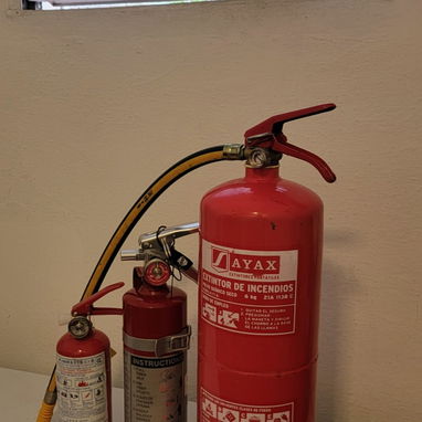 Extintores contra incendios 6kg  y 1kg - 4/5