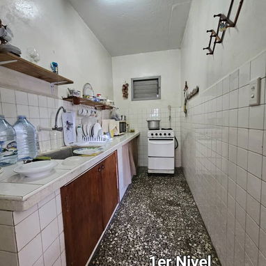 VENTA O PERMUTA DE APARTAMENTO CAPITALISTA CON 2 NIVELES, 2 APARTAMENTOS EN 1 PROPIEDAD CON VISTAS AL MAR Y A LA CIUDAD. - 6/10