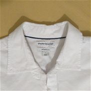 Vendo 2 camisas blancas de manga corta - Img 45657626