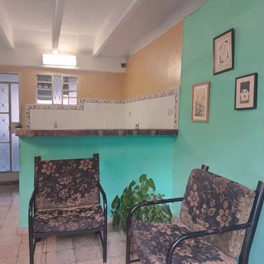 Se vende casa amplia de 2 cuartos, placa libre y patio grande - Img 106572257