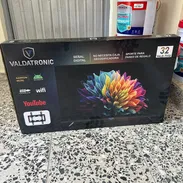 TV 32 pulgadas Valdatronic con cajita interna, base a la pared y protector de voltaje - Img 56287026