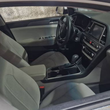 Vendo un negocio, Hyundai Elantra, 2023 con pizarra digital - Img 120148156