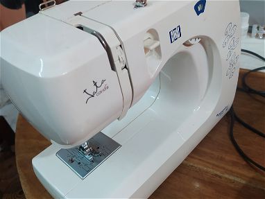 Maquina de coser Marca Génesis italiana - Img main-image