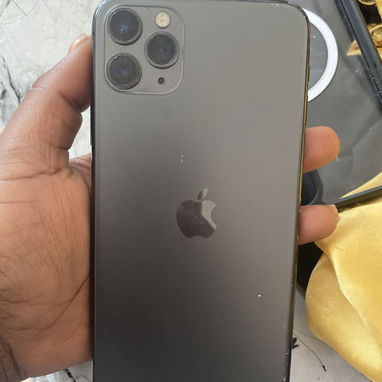 Se vende 11 pro max con cargador portatil - Img 127514542