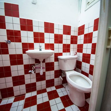 300 USD.RENTO LINEAL APTO DE 2 HABITACIONES Y 2 BAÑOS EN EL VEDADO ZONA CENTRICA POR HOTEL NUEVO TORRE K .52501177 - Img 124088259