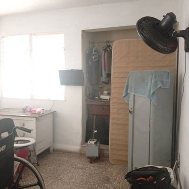 🏡 SE VENDE APARTAMENTO EN BAJOS EN EL VEDADO, zona céntrica, letras. - Img 120925829