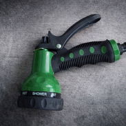 🚿 Boquilla de manguera verde y negra para jardín - Img 57497255