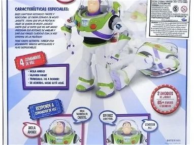 Toy Story Buzz Lightyear ANIMATRONICO Action Figure 32 cm INTERACTIVO con Comandos de Voz,+65 Frases y Sonidos, Se Mueve - Img 32873845