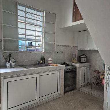 Venta de casa biplanta en Santo Suarez cerca de Santa Catalina. - 9/10