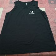 Camiseta negra desmangada marca Converse talla XXL de poco uso en perfecto estado - Img 45951500