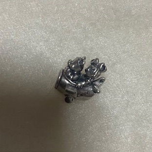 Hermosos Dijes de Pandora de uso pero bien conservados entre 10 usd  , 8 usd - 2/9