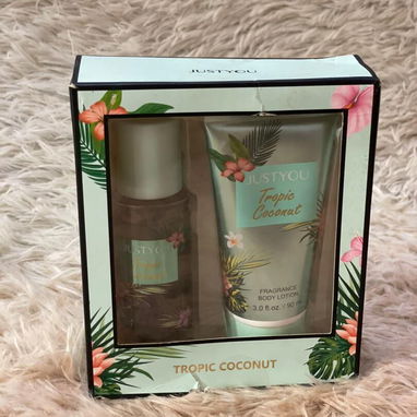 Perfumes, cremas para piel, carteras y demás productos - Img 124828703