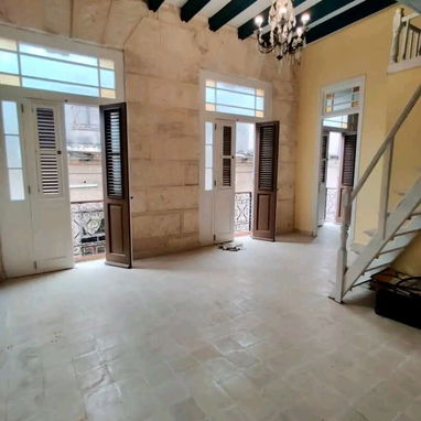 GG-131 | ¡JOYA COLONIAL ÚNICA CON 5 BALCONES A LA CALLE! En el Corazón de La Habana Vieja 🔥 - Img 123244031