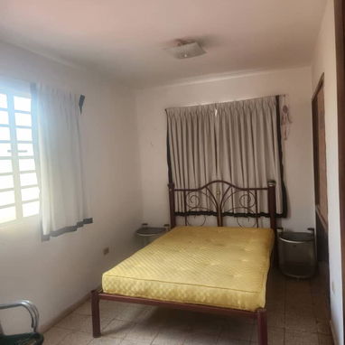 Ofertaaa en venta casa independiente con Gran patio y posibilidad de garaje para varios autos! Excelente zona de Playa!! - Img 121749070