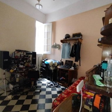 Apartamento frente calle en el vedado - Img 122398850