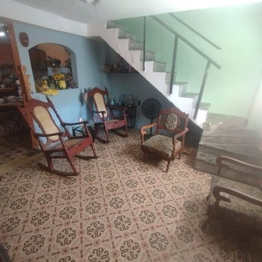 SE VENDE CASA FRENTE A LA TERMINAL 2 DEL AEROPUERTO. BOYEROS - 7/10