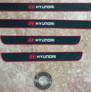 50 USD: EMBELLECEDORES DE PASILLOS ORIGINALES DE HYUNDAI - Img 48935680