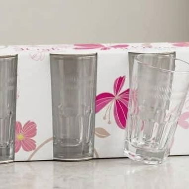 Cestos de basura de 4 LTS. Set de 6 vasitos (son pequeños) Toallitas húmedas de 120 pcs y de 15 pcs Inciensos Set de bro - 3/10
