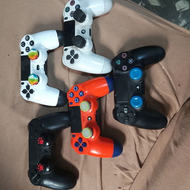 Cambio PS4 pro 1TB + 5 mandos/+ 40 discos x PS5 slim - Img 127466999