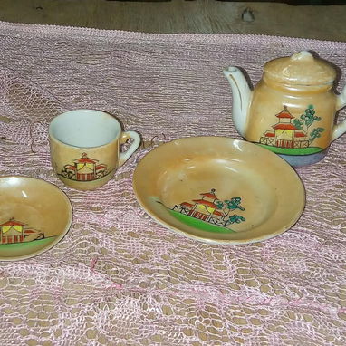 varios objetos algunos de porcelana china y otros de cristal y cerámica - 3/10