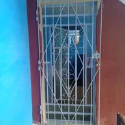 *$6500usd. En venta apartamento (3er  piso) de un edificio en El Cotorro, Alberro.  punto de referencia el antillanito . - Img 57604586