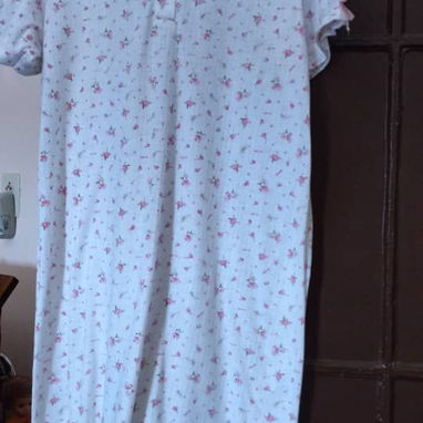 DOS BATAS DE DORMIR LA ROSADITA TALLA M GRANDE Y LA AZUL XXL A 1800 PESOS - Img 123406900
