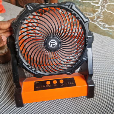 Se reparan equipos recargables y reemplazan baterías de gel por baterías de litio. 52415332 - 8/8