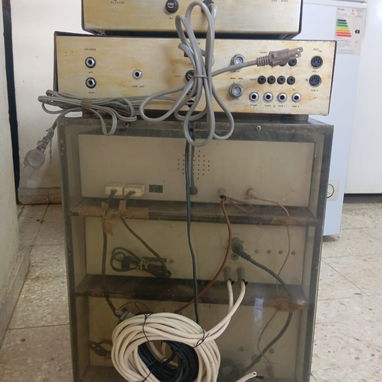 Rack de equipos electrónicos (sonido, reloj, alarma y otros) - 2/3