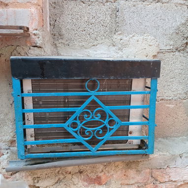 Un aire acondicionado 1/2 tonelada de uso pero bien cuidado lo vendo con todo 200 usd - Img 120878495