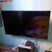 Smart TV de 2 meses de uso con cajita 100 USD - Img 57532070